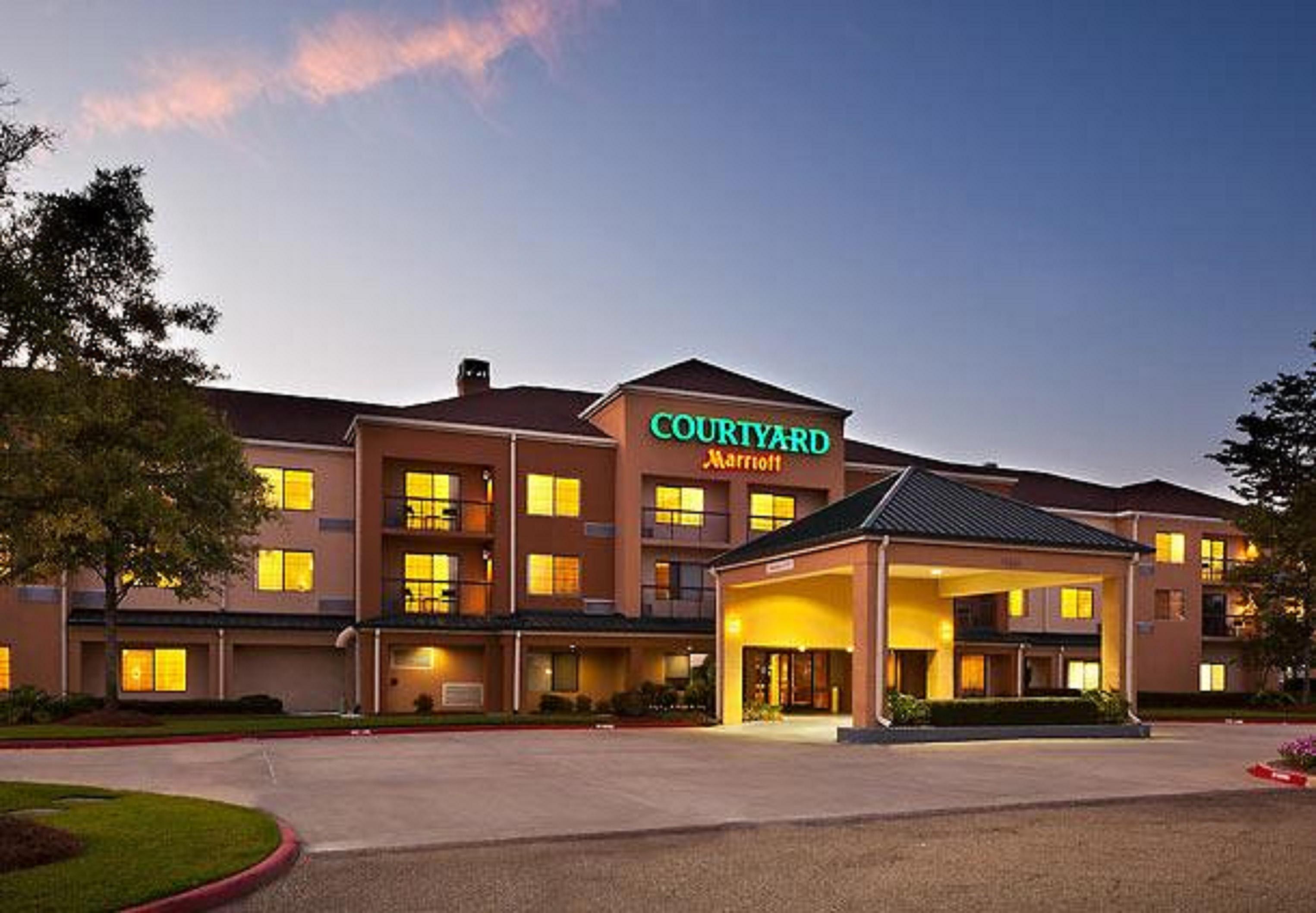 Courtyard Baton Rouge South Hotel Exterior photo